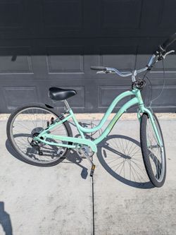 Very Clean 26 Inch Bike. A delivery is available.
