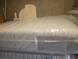 🛌🏽💤💤💤 $699 size California king now available 💤🛌🏽💤💤