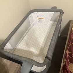 Dream On Me Skylar Bed Side Bassinet 