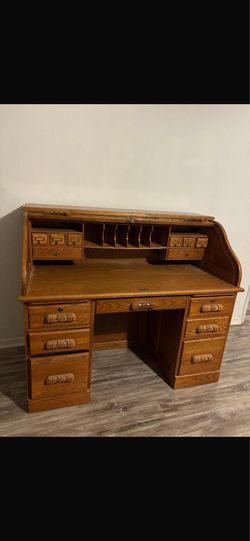 Escritorio antiguo de madera