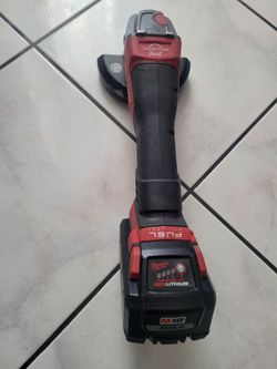 Milwaukee M18 FUEL Grinder + XC8.0 Battery