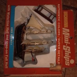 Mini Ships HMS BOUNTY