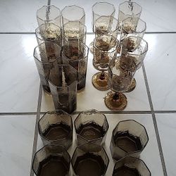 Like new stylish glassware set ,22 glasses