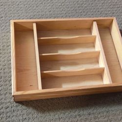 Free wooden utensil holder