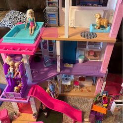 Barbie House/barbie accessories 