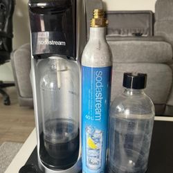SodaStream Sparkling Water Maker + 2 CO₂ Tank & 2 Bottles 

✨ 