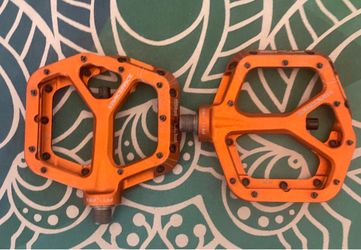 Race Face Atlas Flat MTB Pedals Orange – New / Never Ridden
