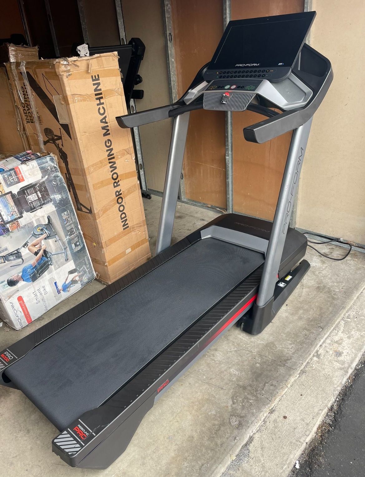 PROFORM 9000 Treadmill 22” HD Touch Screen - Incline  - 12MPH - Exercise Treadmill - workout equipment - Cardio Machine 