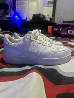 white nike af1(nike air force ones)