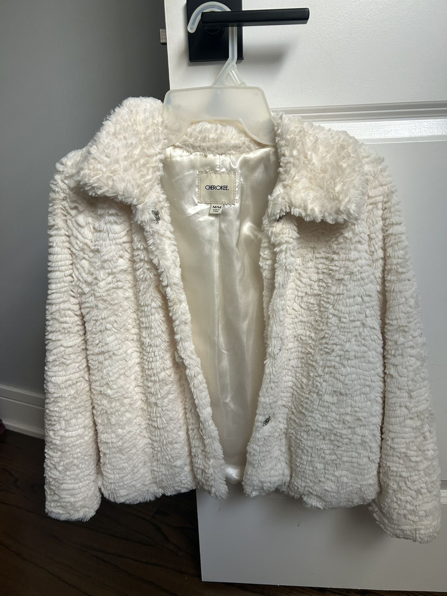 Girl’s White Fluffy Jacket Size M