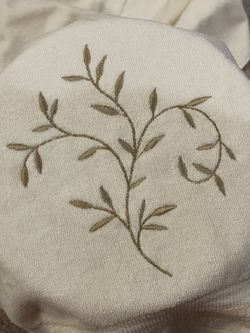 2 Decorative Towel Set (body, hand & wash); 