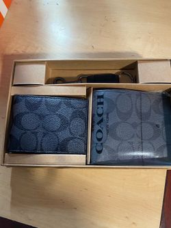 Men’s wallet set.