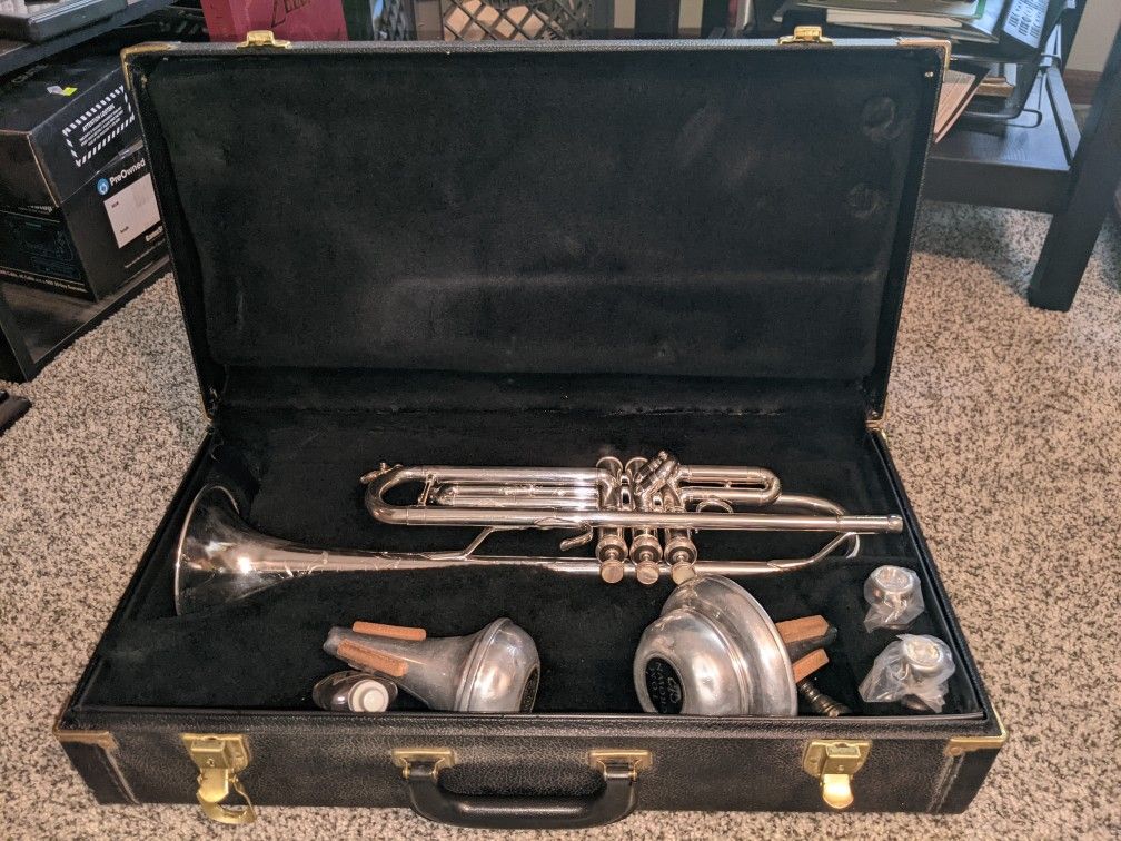 Bach TR200 High Quality Student Trumpet + Accessories