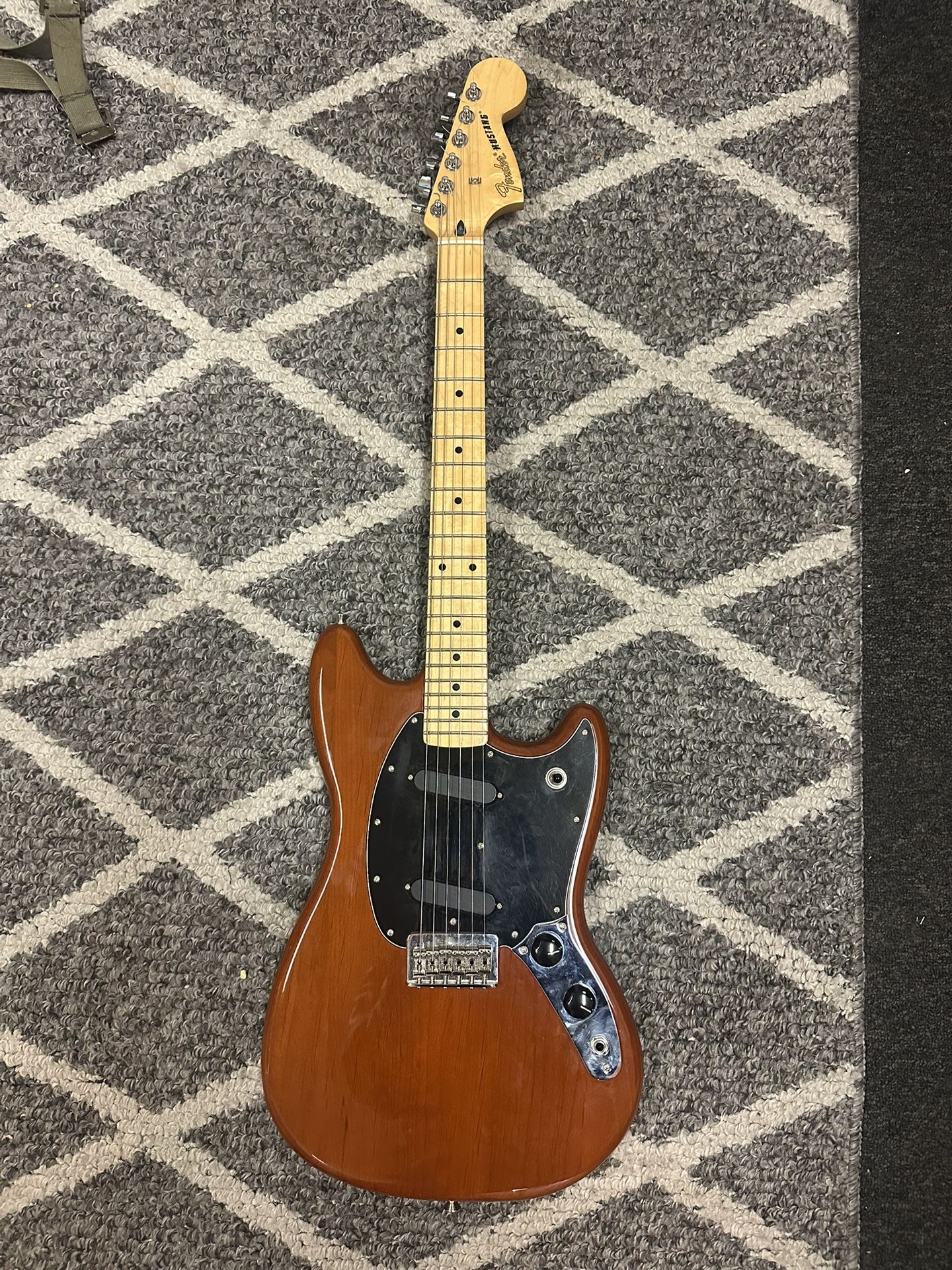 Fender FSR Offset series Mustang with Maple Fretboard - Faded Mocha (Walnut)