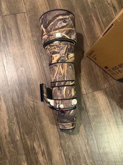 Sony 400-800 G lens - like new - comes with org box, camo skin, and carry case