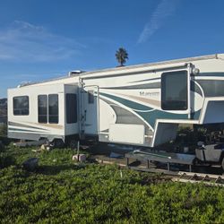 2006 Titanium Glendale 32E37DSD GVWR 13,367 5th Wheel
