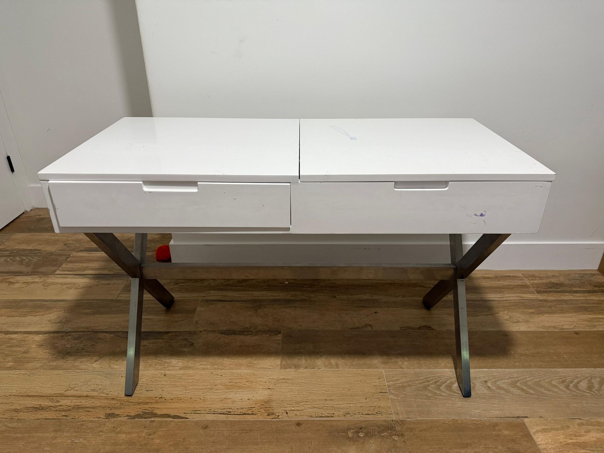 Vanity Makeup Desk / Mesa Para Maquillaje