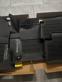 Tapetes originales para Toyota Corolla Cross de 2022 en adelante