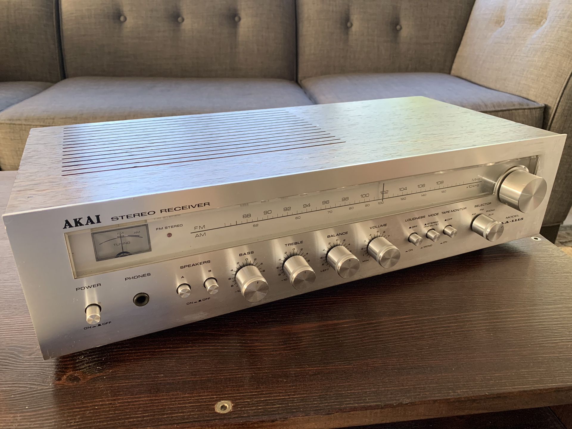 Vintage Akai AA-1115 Stereo Receiver from the late 70s. Warm sound. Fully operational