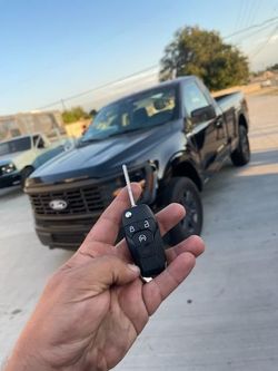 Car Keys N Remotes/ Llaves Con Control