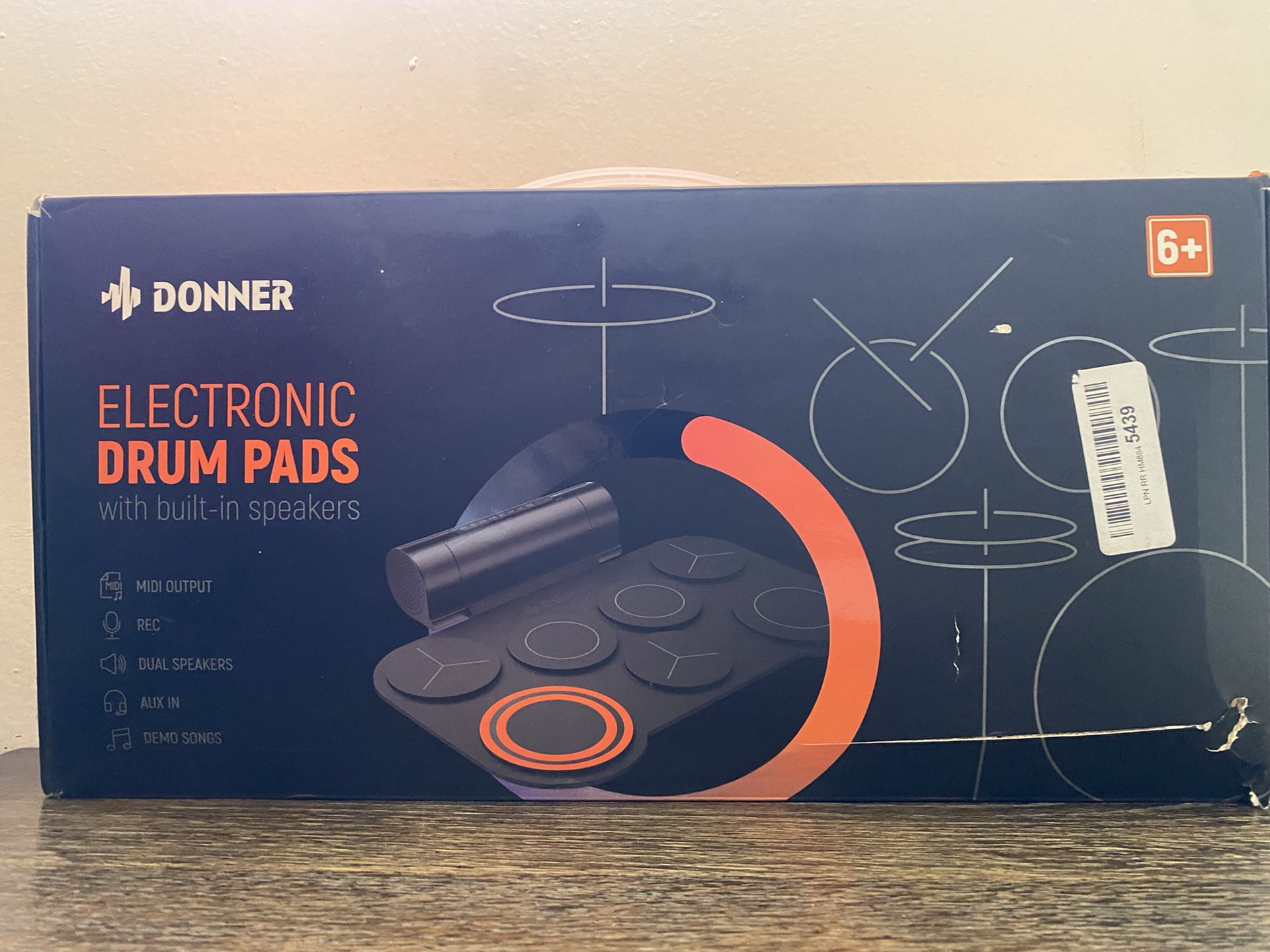 Donner Electronic 7 Pads Digital Electric Drum Pads USB Roll Up Drum Pads BROKEN FOR PARTS OR REPAIR DEFECTIVE WHEN YOU TOUCH ONE HEAD IT PLAYS THE SO