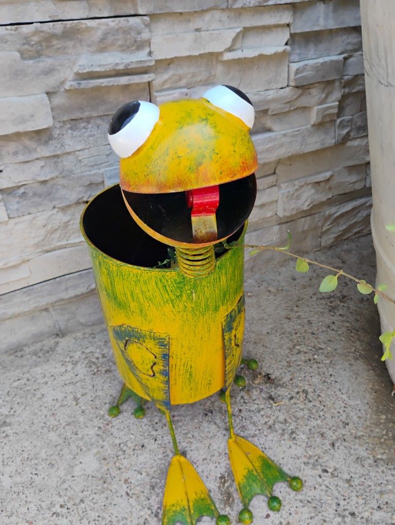 Pots Yellow 3/ Large, Medium, Small & Frog 🐸 Pot