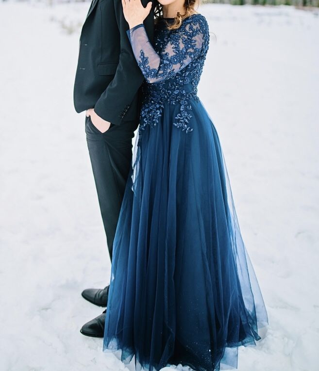 Beautiful blue dress- size 4 -perfect for any occasion or photo shoot