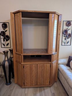 Entertainment center