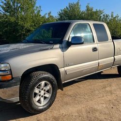  2000 Chevy  Is Silverado part out