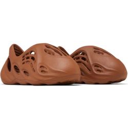 Yeezy Foam Runner Kids Size 9K Clay Red Kanye Ye Adidas