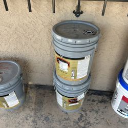 BRAND NEW DARK BROWN EXTERIOR PAINT EVERSHIELD PREMIUM PAINT BRAND NEW UNOPENED CONTAINERS