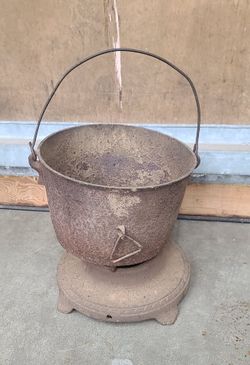 Vintage Cast Iron Cauldrin Bolted to Cast Iron Base Yard Art