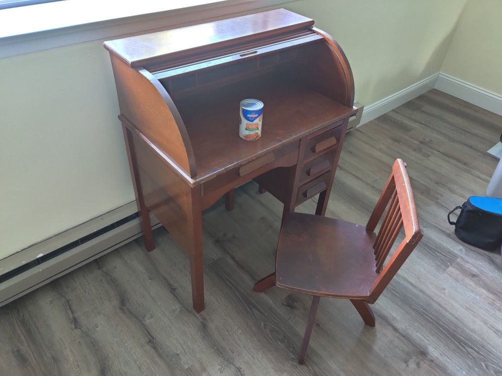 Kid Roll-Top Desk with Chair