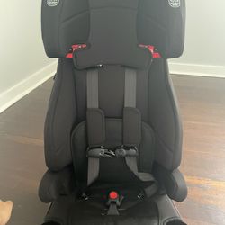 I am selling a Draco chair in perfect condition. 