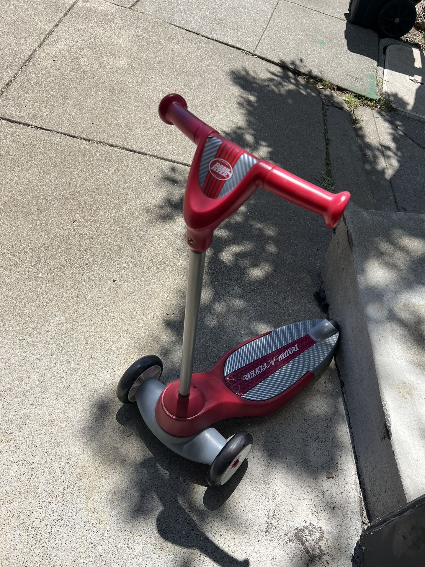Scooter. 3-wheel. Kids
