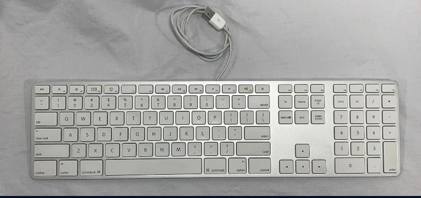 Apple USB Keyboard - Model: A1243