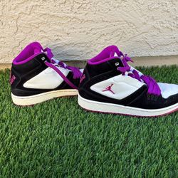 NIKE Air Jordan Flight 1 YOUTH Size 5 High Top Sneakers Shoes. Pre Owned.