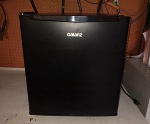 Galanz mini Fridge