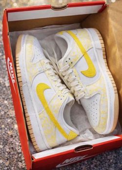 Nike Dunk Low Yellow Strike