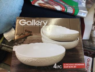 White microwaveable stoneware soup bowls