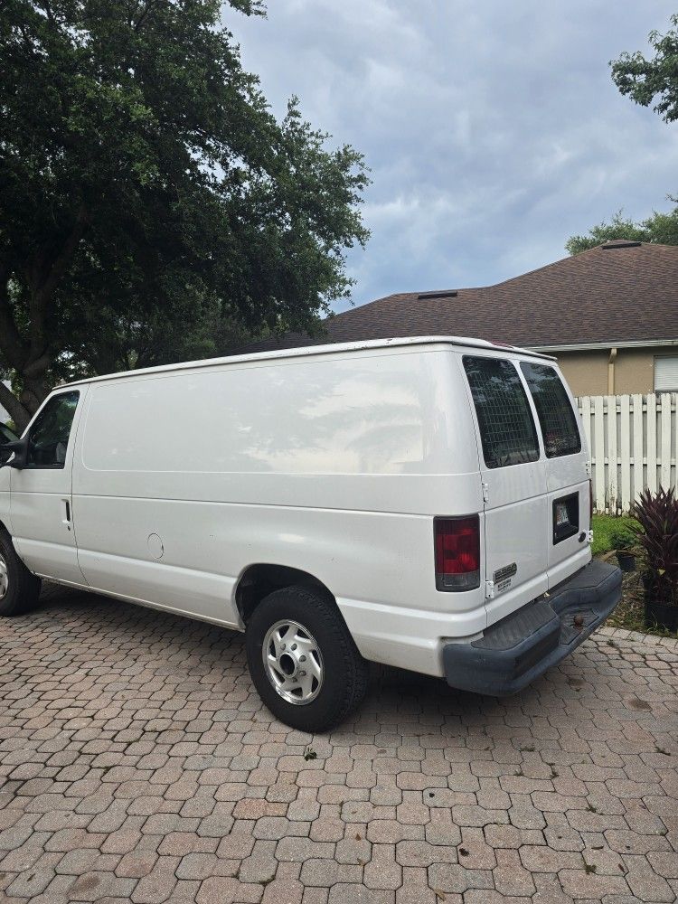 2008 Ford E-350