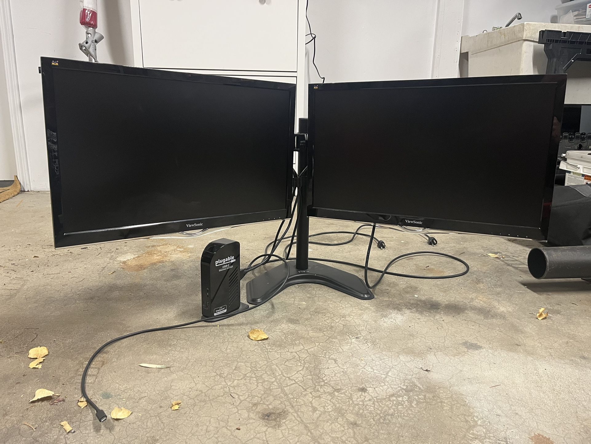 Two (2) ViewSonic 24 in Monitors w/Plugable USB-C Docking Station
