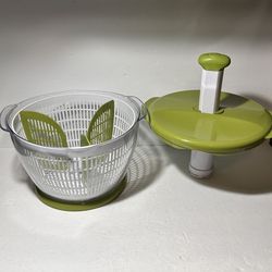Kitchenaid green & white salad & fruit spinner with 3 compartments