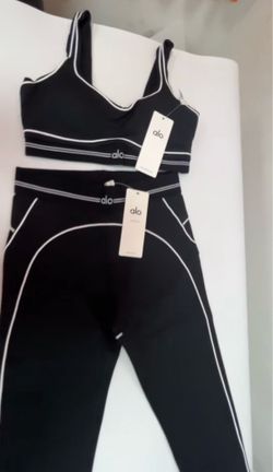 Alo Airbrush High-Waisted Throb Legging & Airbrush Heart Throb Bra