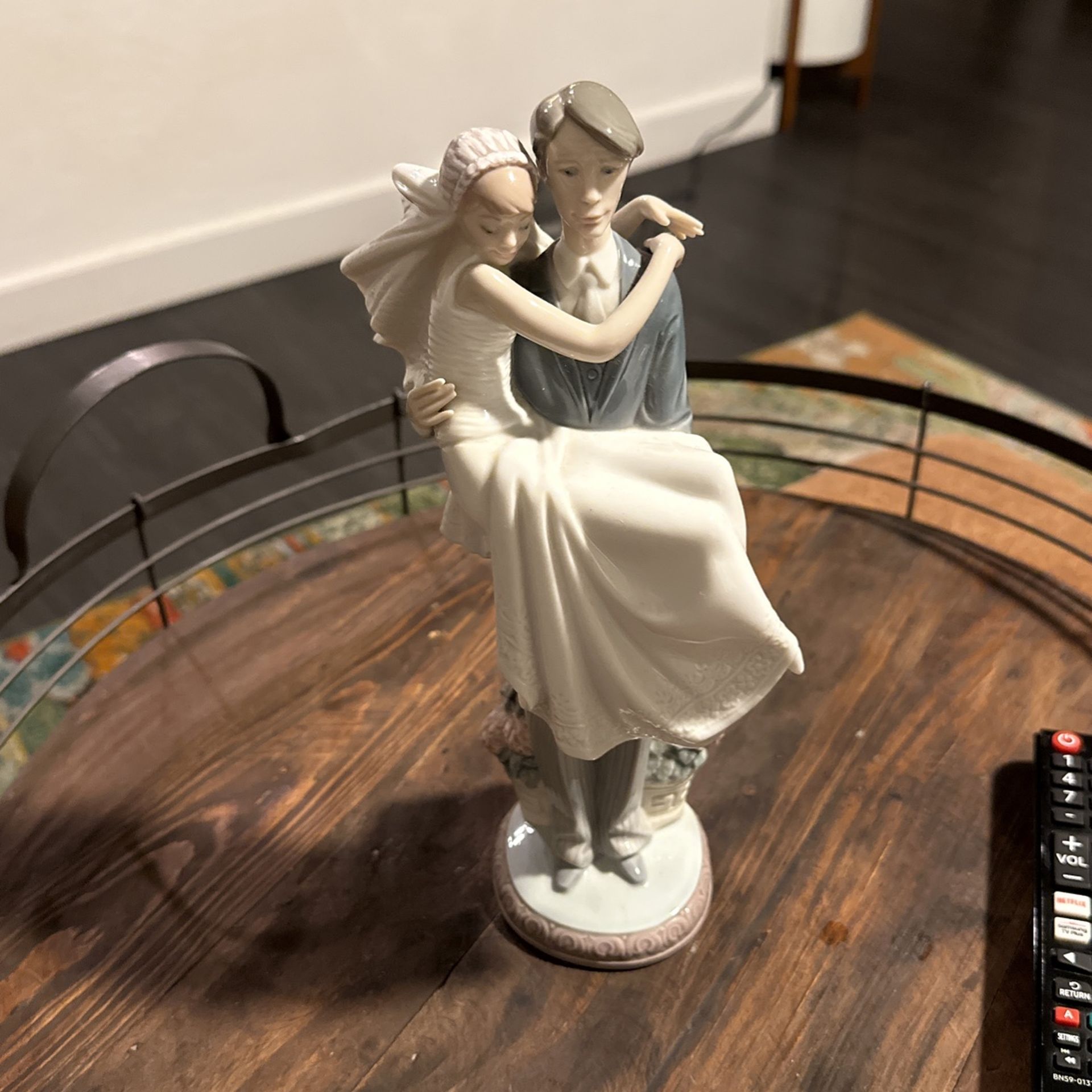 Lladro Over The Threshold 