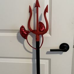 Devil horns, stick & gloves