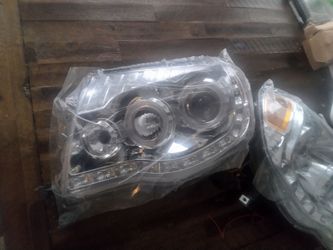 Toyota Tacoma headlights 2011-15 brand new