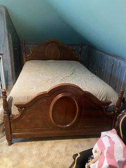 Pending Pickup-Antique style bedroom set- queen bed, Armoire, and two night stands