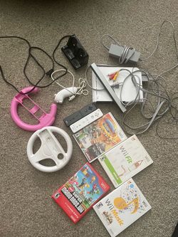 White Original Nintendo Wii + Accessories