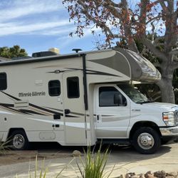 2018 Winnebago Minnie Winnie 22R